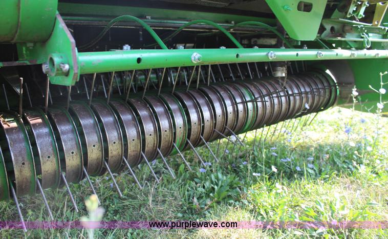 image for item J2008 2003 John Deere 567 round baler