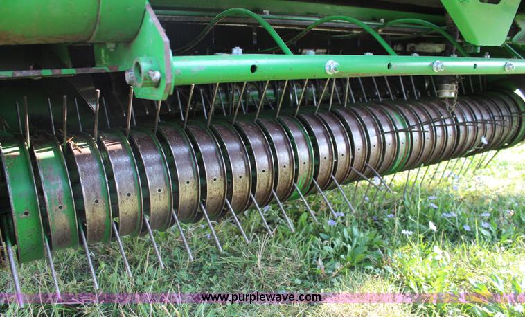 image for item J2008 2003 John Deere 567 round baler