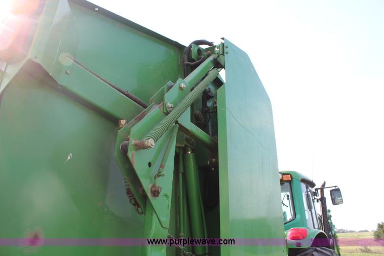 image for item J2008 2003 John Deere 567 round baler