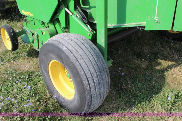 image for item J2008 2003 John Deere 567 round baler