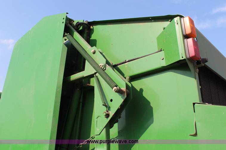 image for item J2008 2003 John Deere 567 round baler