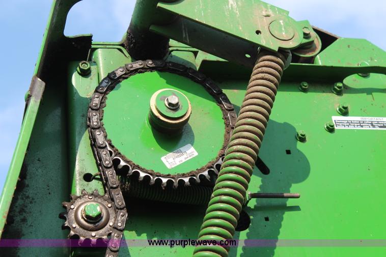 image for item J2008 2003 John Deere 567 round baler