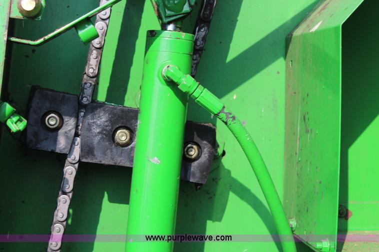 image for item J2008 2003 John Deere 567 round baler