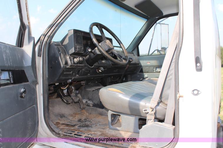 image for item J2025 1992 GMC TopKick feed delivery truck