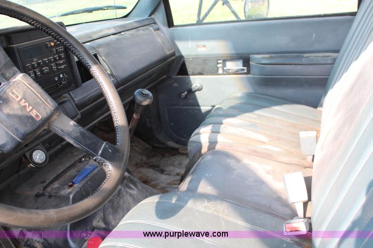 image for item J2025 1992 GMC TopKick feed delivery truck