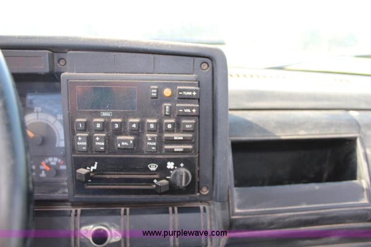 image for item J2025 1992 GMC TopKick feed delivery truck