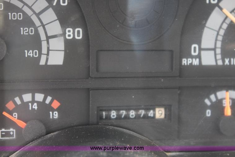 image for item J2025 1992 GMC TopKick feed delivery truck