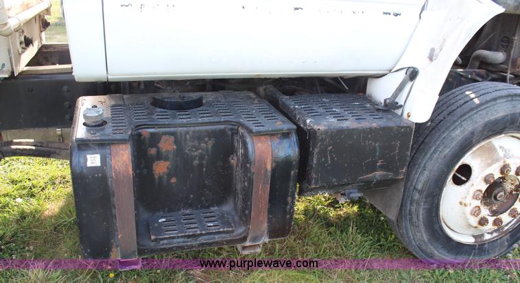 image for item J2025 1992 GMC TopKick feed delivery truck