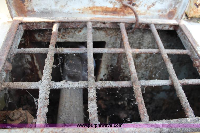 image for item J2025 1992 GMC TopKick feed delivery truck