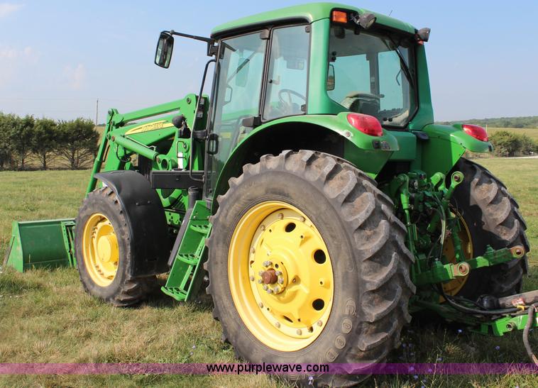 image for item J2026 2005 John Deere 7320 MFWD tractor