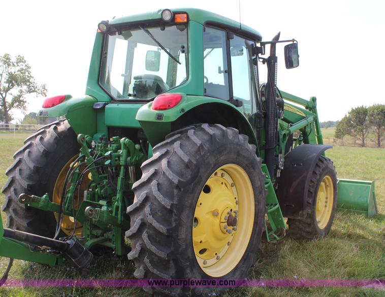 image for item J2026 2005 John Deere 7320 MFWD tractor