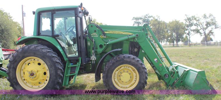 image for item J2026 2005 John Deere 7320 MFWD tractor