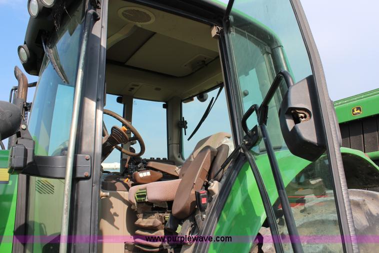 image for item J2026 2005 John Deere 7320 MFWD tractor