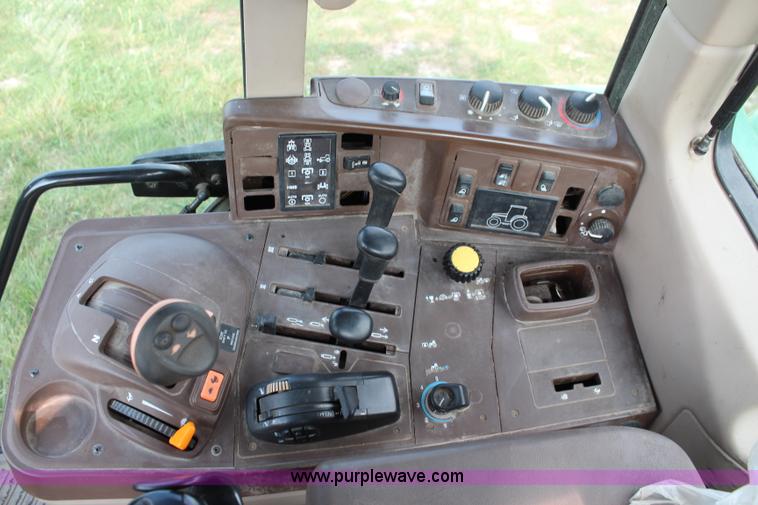 image for item J2026 2005 John Deere 7320 MFWD tractor