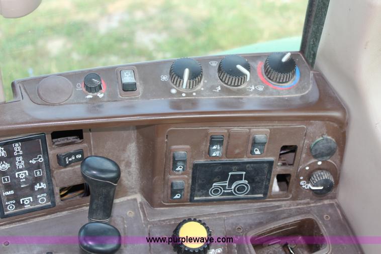 image for item J2026 2005 John Deere 7320 MFWD tractor