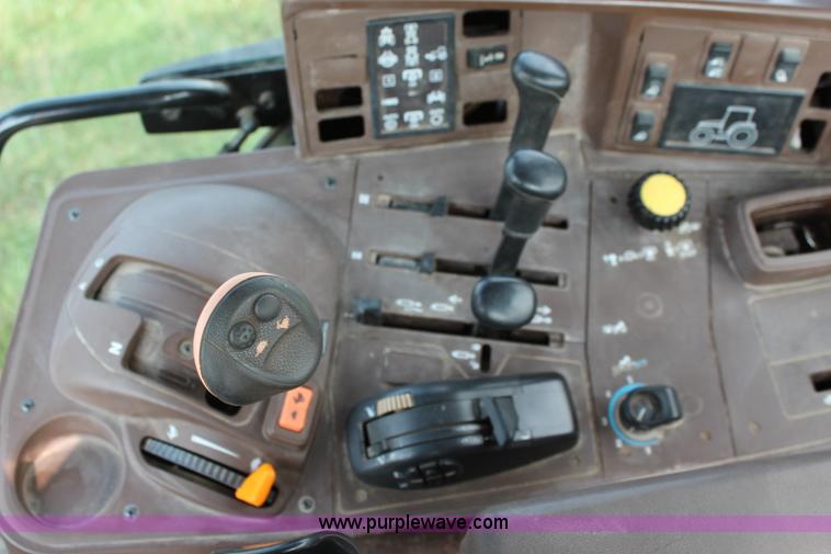 image for item J2026 2005 John Deere 7320 MFWD tractor