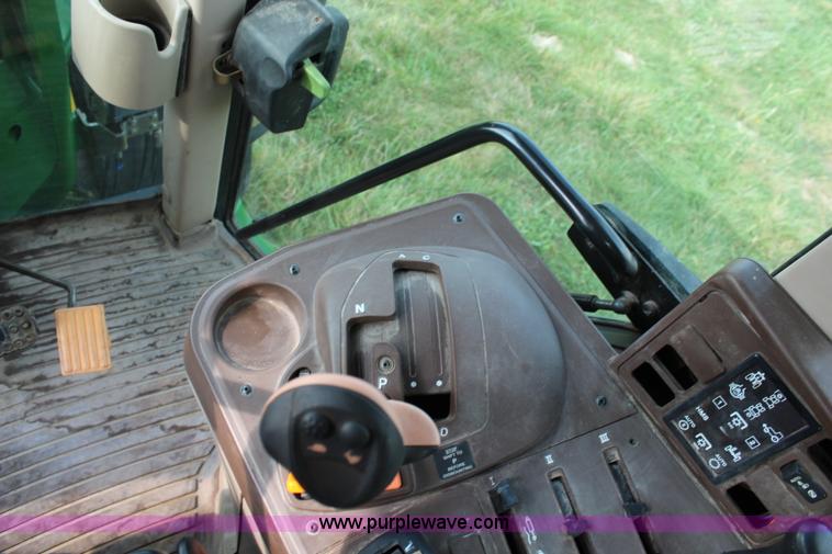 image for item J2026 2005 John Deere 7320 MFWD tractor