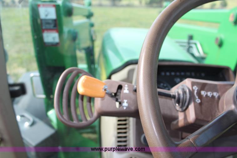 image for item J2026 2005 John Deere 7320 MFWD tractor