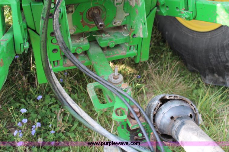 image for item J2026 2005 John Deere 7320 MFWD tractor