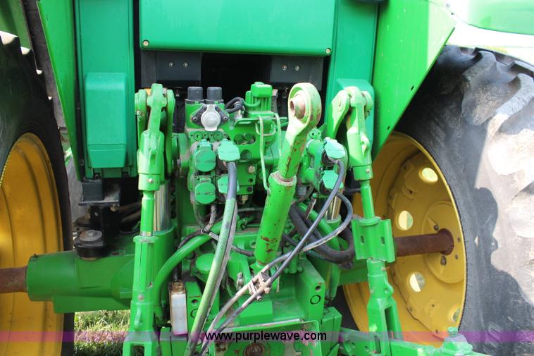 image for item J2026 2005 John Deere 7320 MFWD tractor