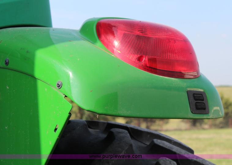 image for item J2026 2005 John Deere 7320 MFWD tractor