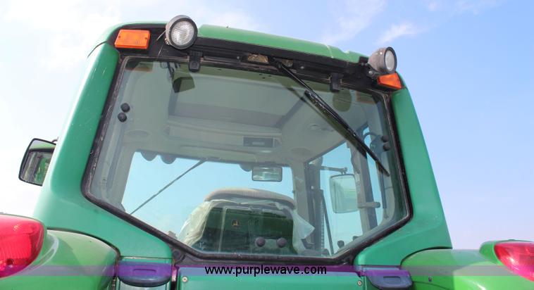 image for item J2026 2005 John Deere 7320 MFWD tractor