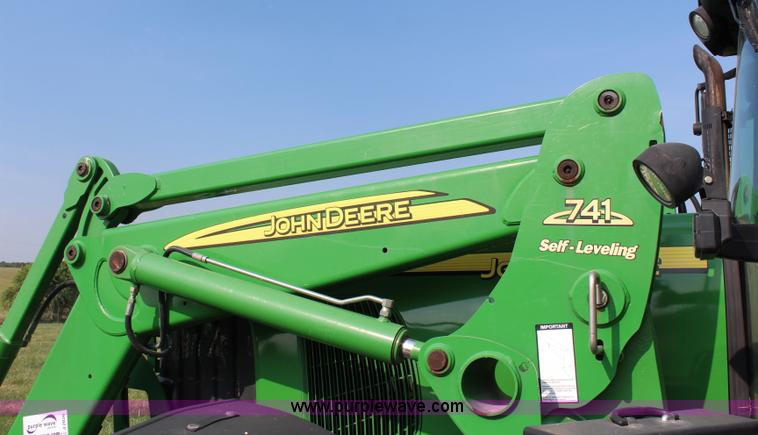 image for item J2026 2005 John Deere 7320 MFWD tractor