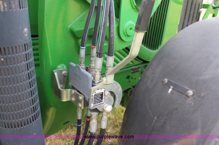 image for item J2026 2005 John Deere 7320 MFWD tractor