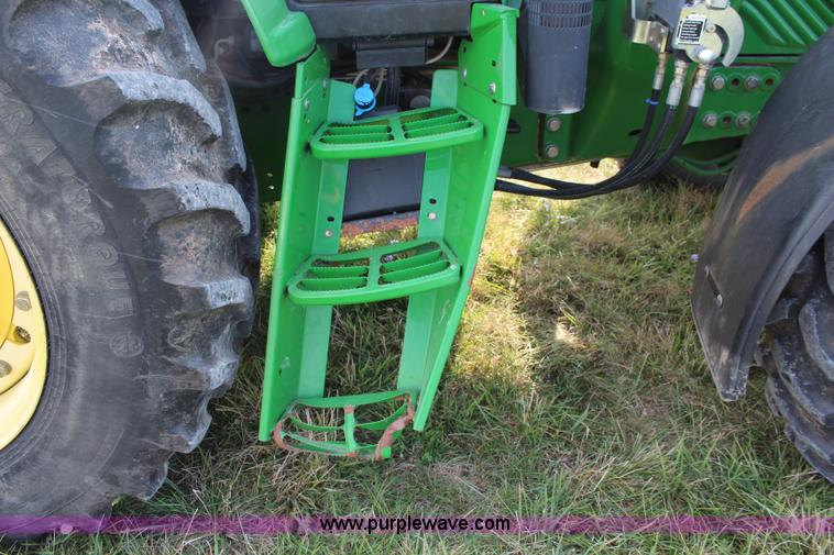 image for item J2026 2005 John Deere 7320 MFWD tractor