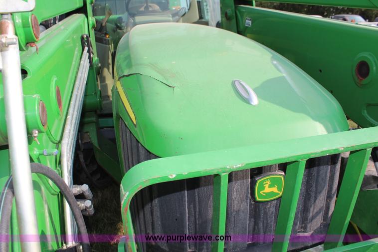 image for item J2026 2005 John Deere 7320 MFWD tractor