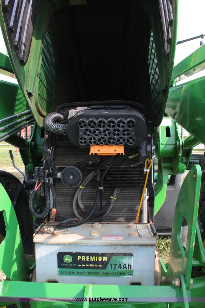 image for item J2026 2005 John Deere 7320 MFWD tractor