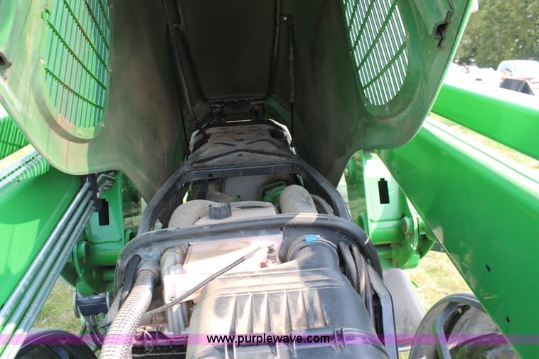 image for item J2026 2005 John Deere 7320 MFWD tractor
