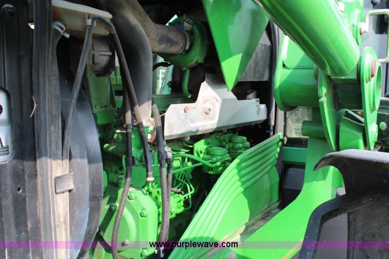 image for item J2026 2005 John Deere 7320 MFWD tractor