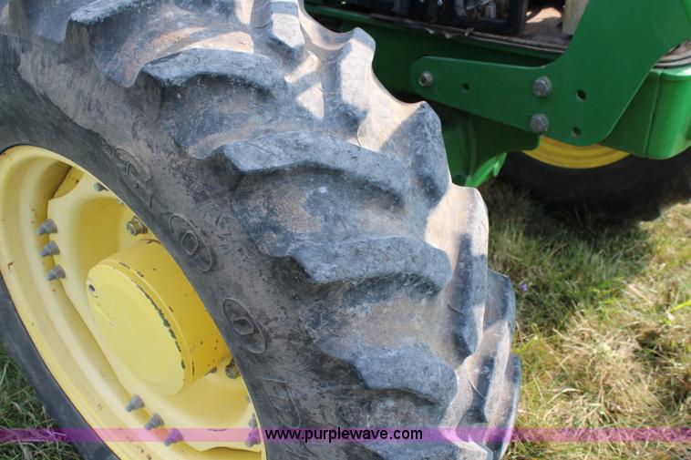 image for item J2026 2005 John Deere 7320 MFWD tractor