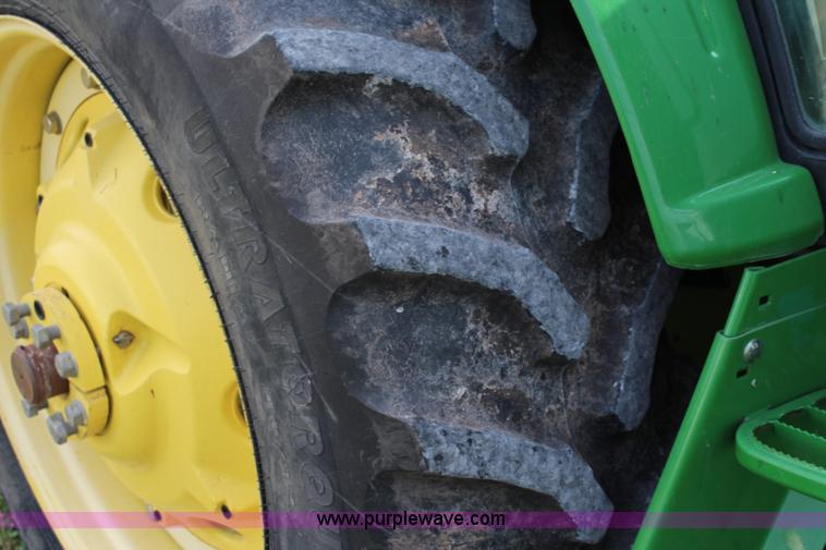 image for item J2026 2005 John Deere 7320 MFWD tractor