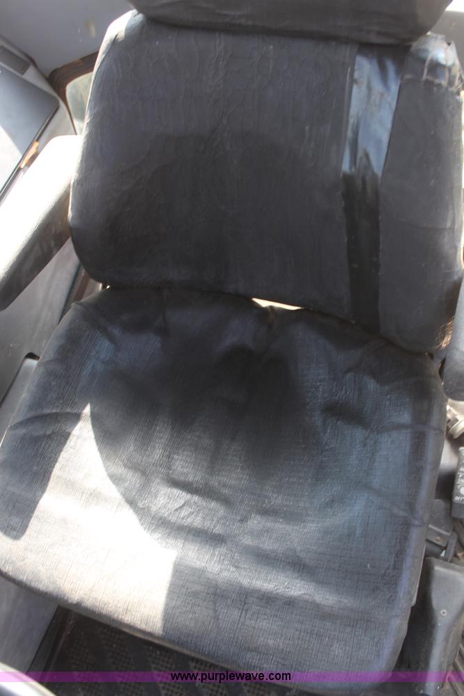 image for item J2104 1993 AGCO Allis 8630 MFWD tractor