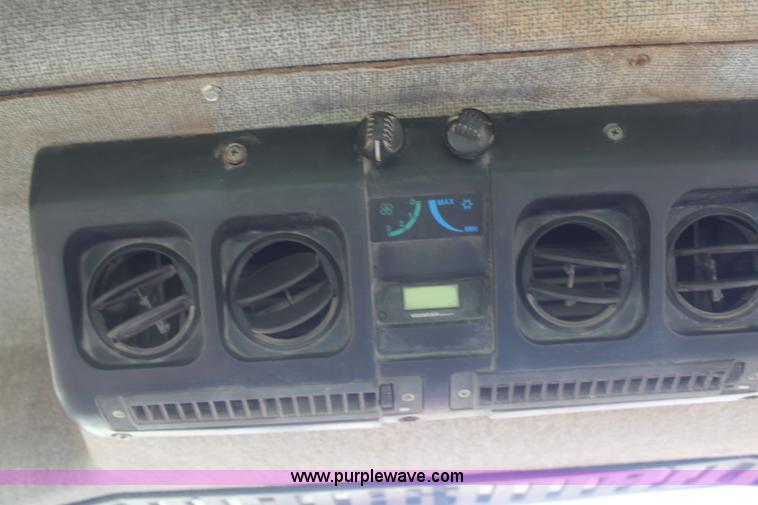 image for item J2104 1993 AGCO Allis 8630 MFWD tractor