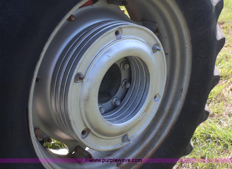 image for item J2104 1993 AGCO Allis 8630 MFWD tractor