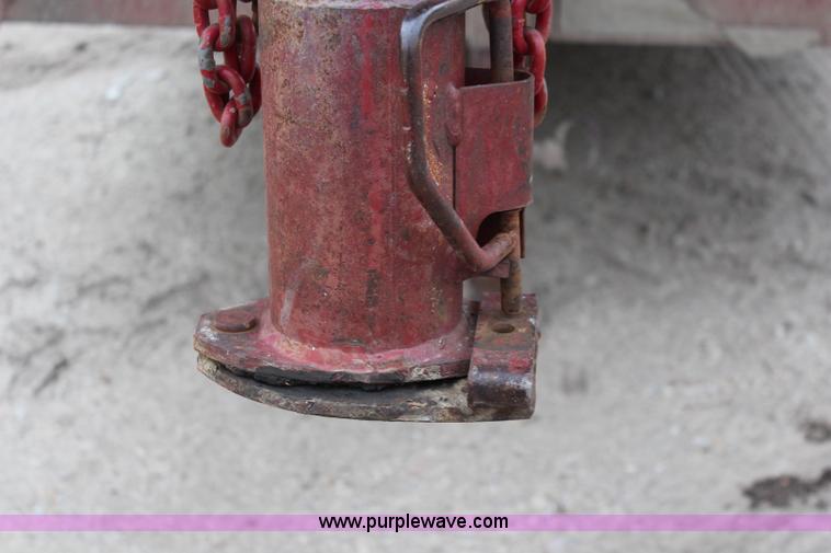 image for item J2112 1995 Titan gooseneck livestock trailer