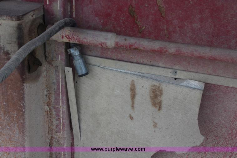 image for item J2112 1995 Titan gooseneck livestock trailer