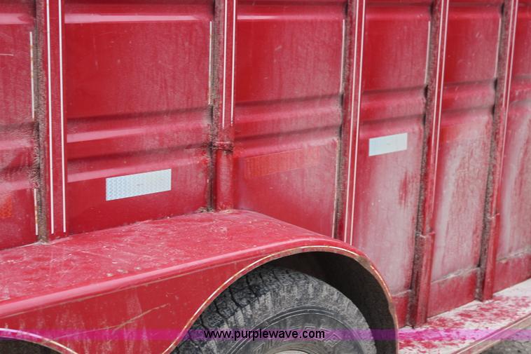 image for item J2112 1995 Titan gooseneck livestock trailer