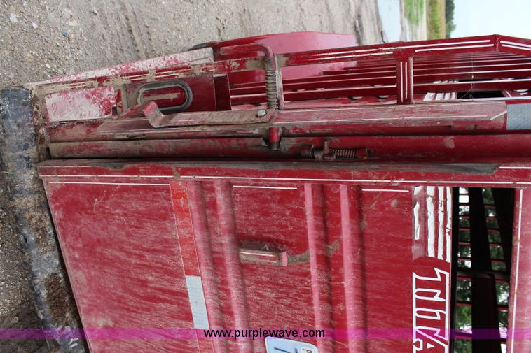 image for item J2112 1995 Titan gooseneck livestock trailer