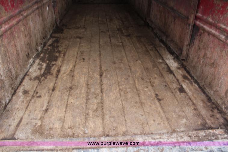 image for item J2112 1995 Titan gooseneck livestock trailer