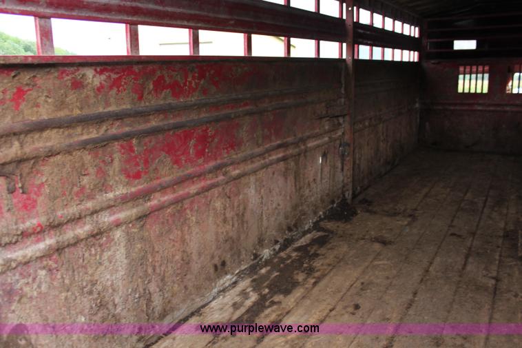 image for item J2112 1995 Titan gooseneck livestock trailer