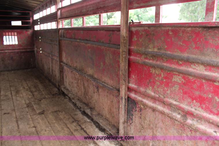 image for item J2112 1995 Titan gooseneck livestock trailer