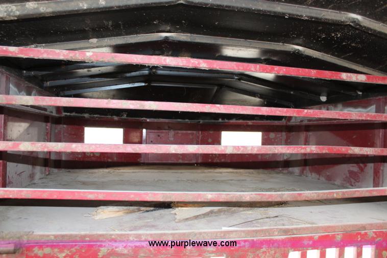 image for item J2112 1995 Titan gooseneck livestock trailer