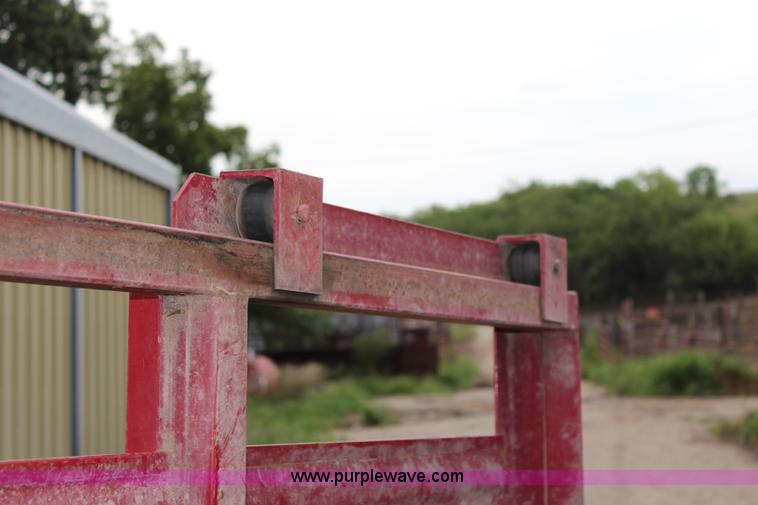 image for item J2112 1995 Titan gooseneck livestock trailer