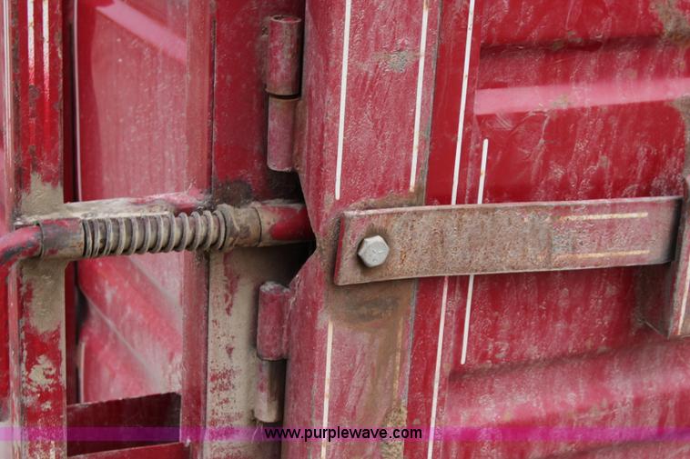 image for item J2112 1995 Titan gooseneck livestock trailer