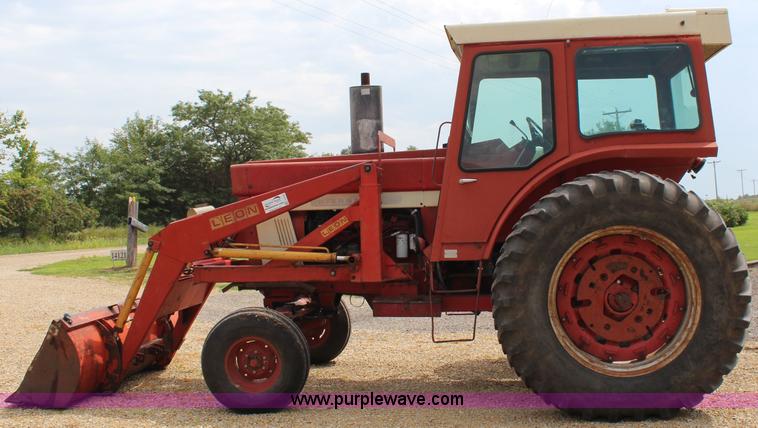image for item J2130 1973 International 766 tractor