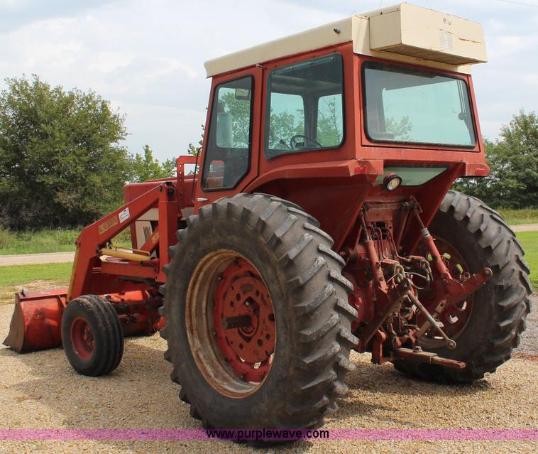 image for item J2130 1973 International 766 tractor